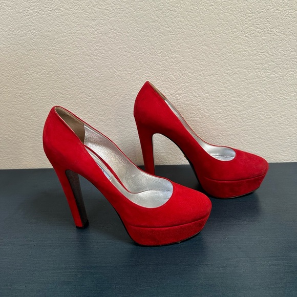 Prada - Picture 4 of 5